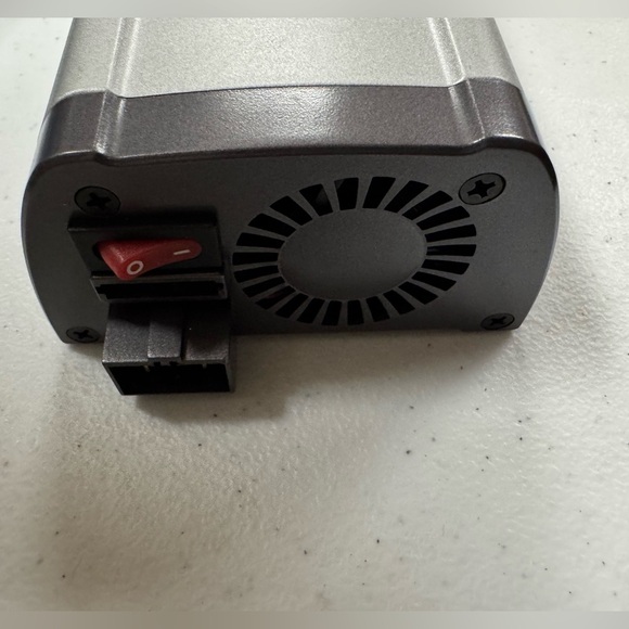 Radio Shack 350 Watt DC to AC Power Inverter Equips your vehicle w/ 2 AC Outlets - Picture 4 of 8